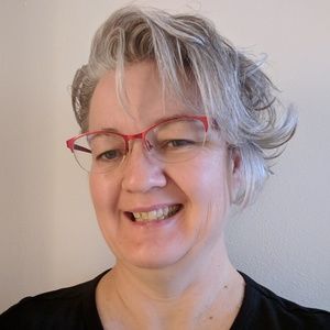 Meet your Posher, Angela